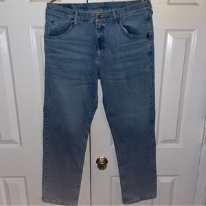 Men’s wrangler premium quality W34 x L32 bluejeans